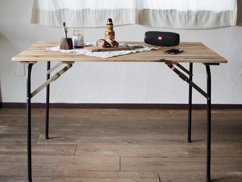 収納時は厚さ約11センチ。キャプテンスタッグのテーブルは、急な来客に