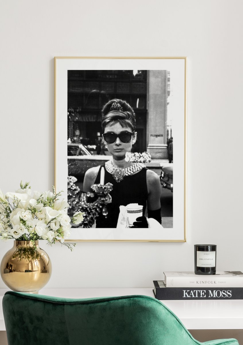 ティファニーで朝食を 壁掛けポスター(額縁入り) Amazon.co.jp: 映画