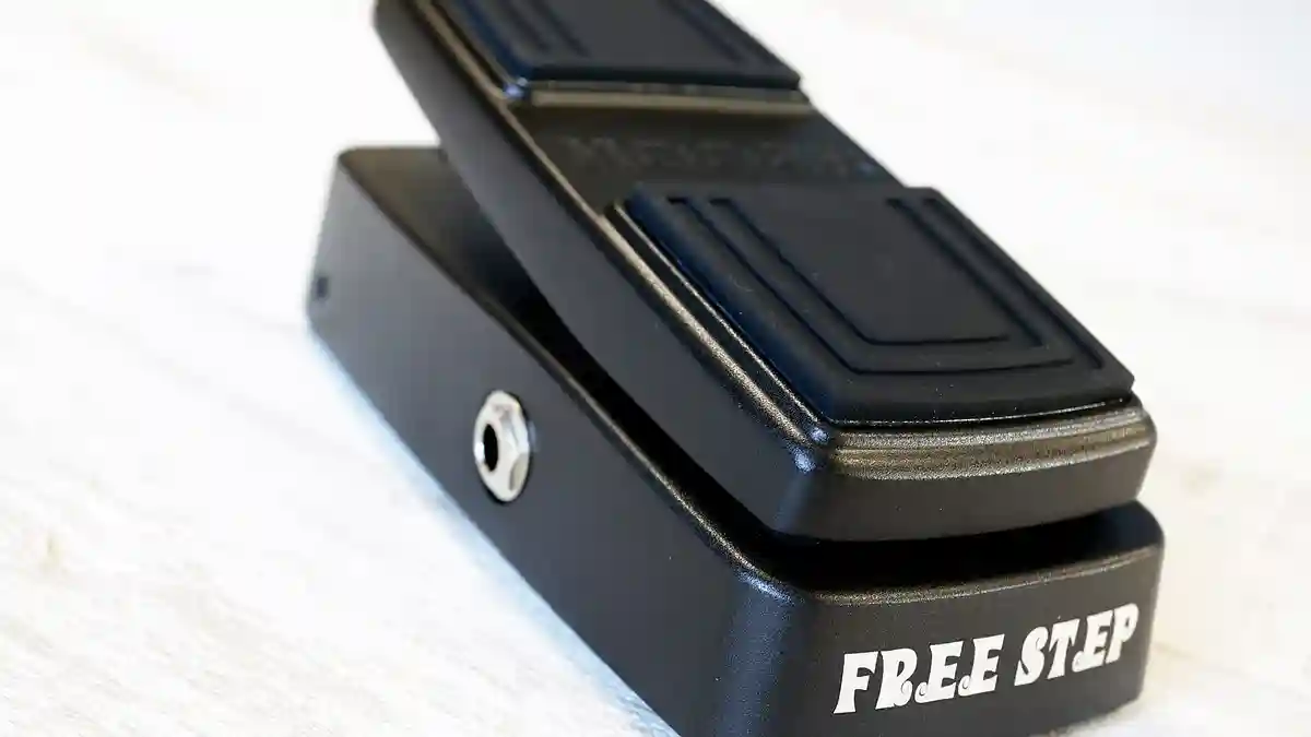 1台でワウペダルにもボリュームペダルにも！コンパクトで使いやすい