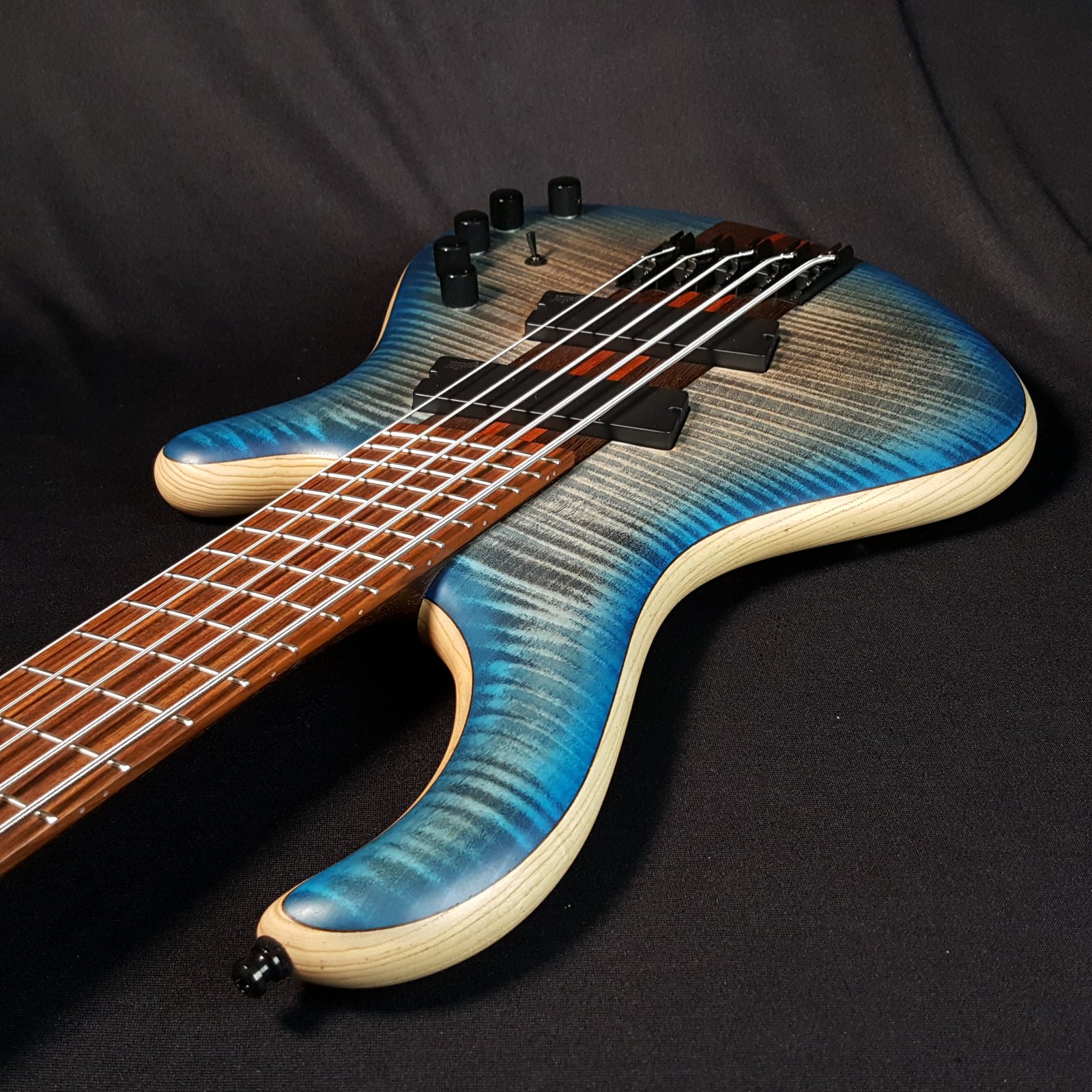 Mayones Patriot 5 Classic V-Fan Fret Aguilar Flame Maple Bass