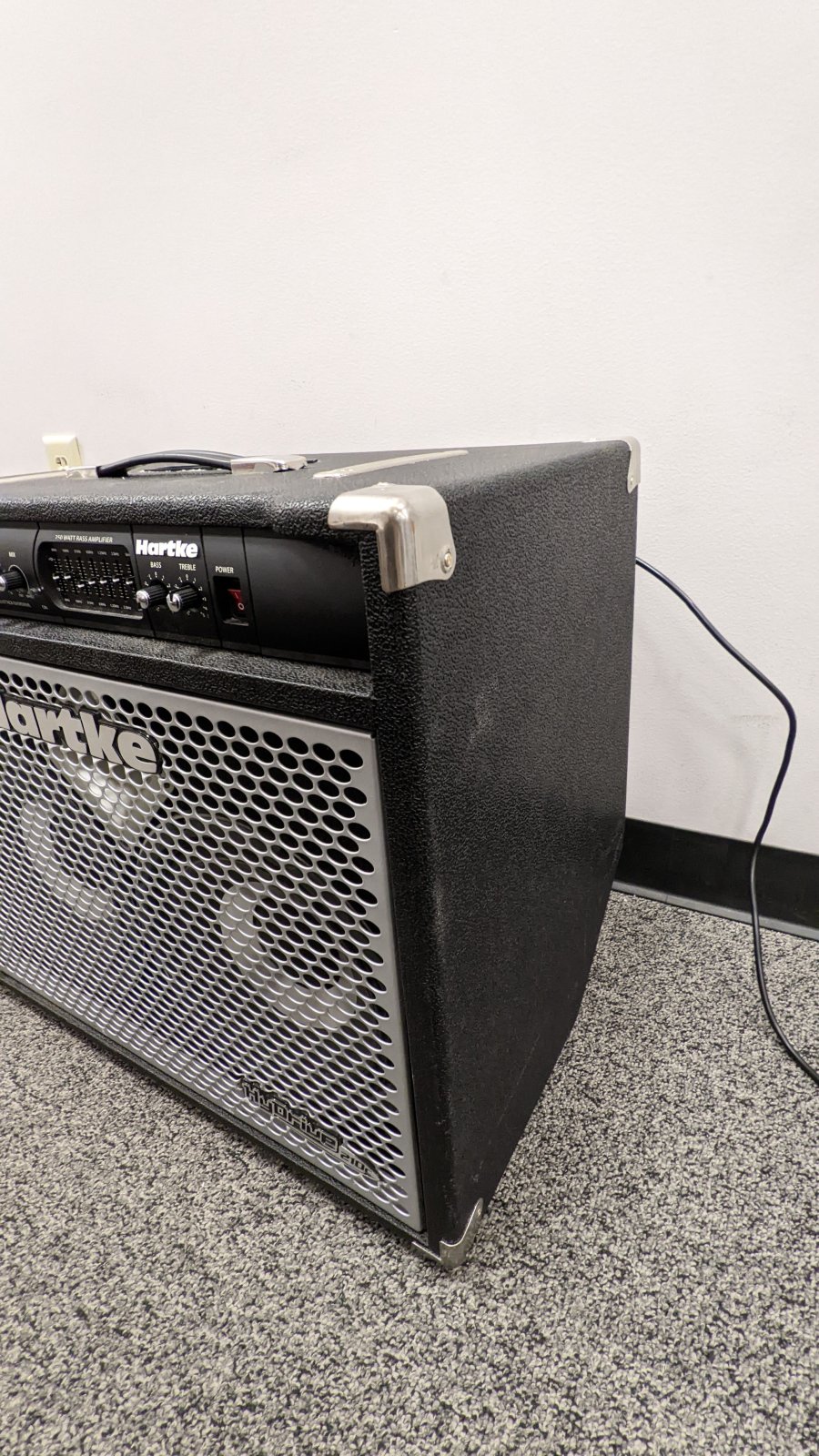 Hartke Hartke Hydrive 210C Hydrive 210C Bass Combo Amp Cover - 1⁄2