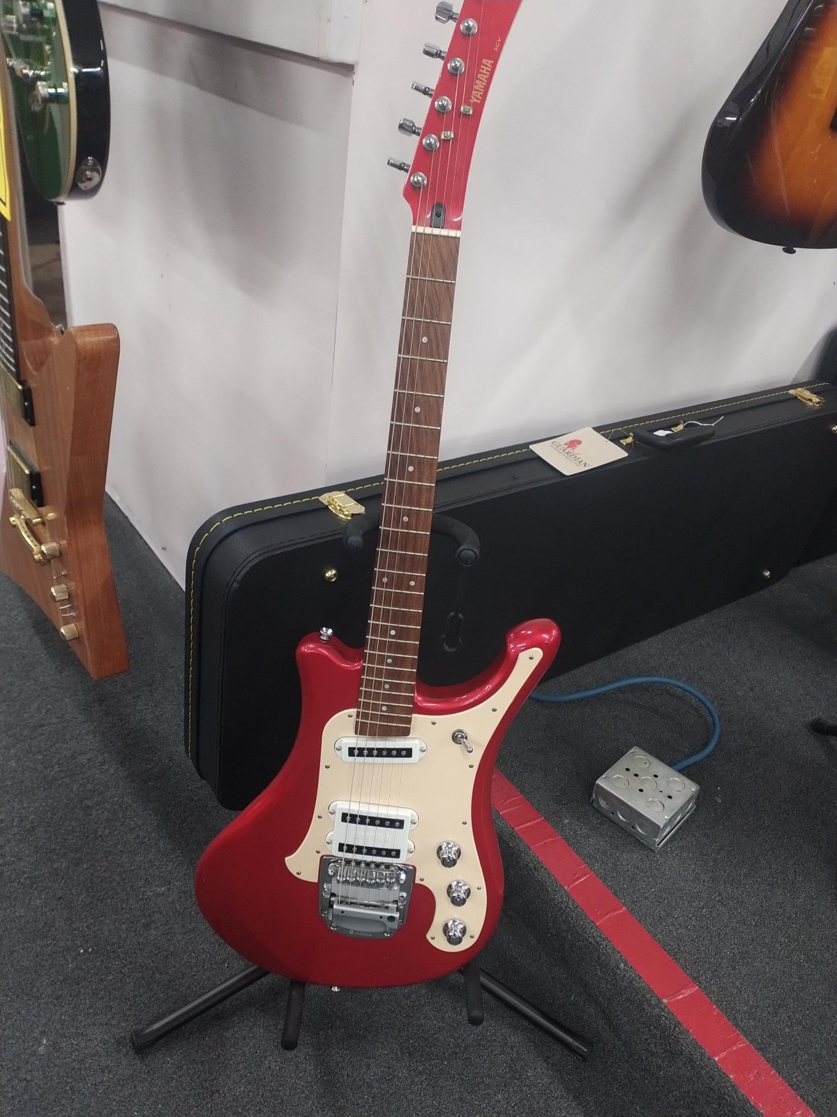 617 YAMAHA SGV 300 レッド 617 YAMAHA SGV 300 レッド Yamaha SGV-300