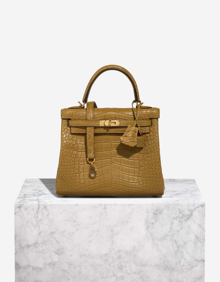 Hermès Kelly 25 Matte Alligator Kraft / Mimosa | SACLÀB