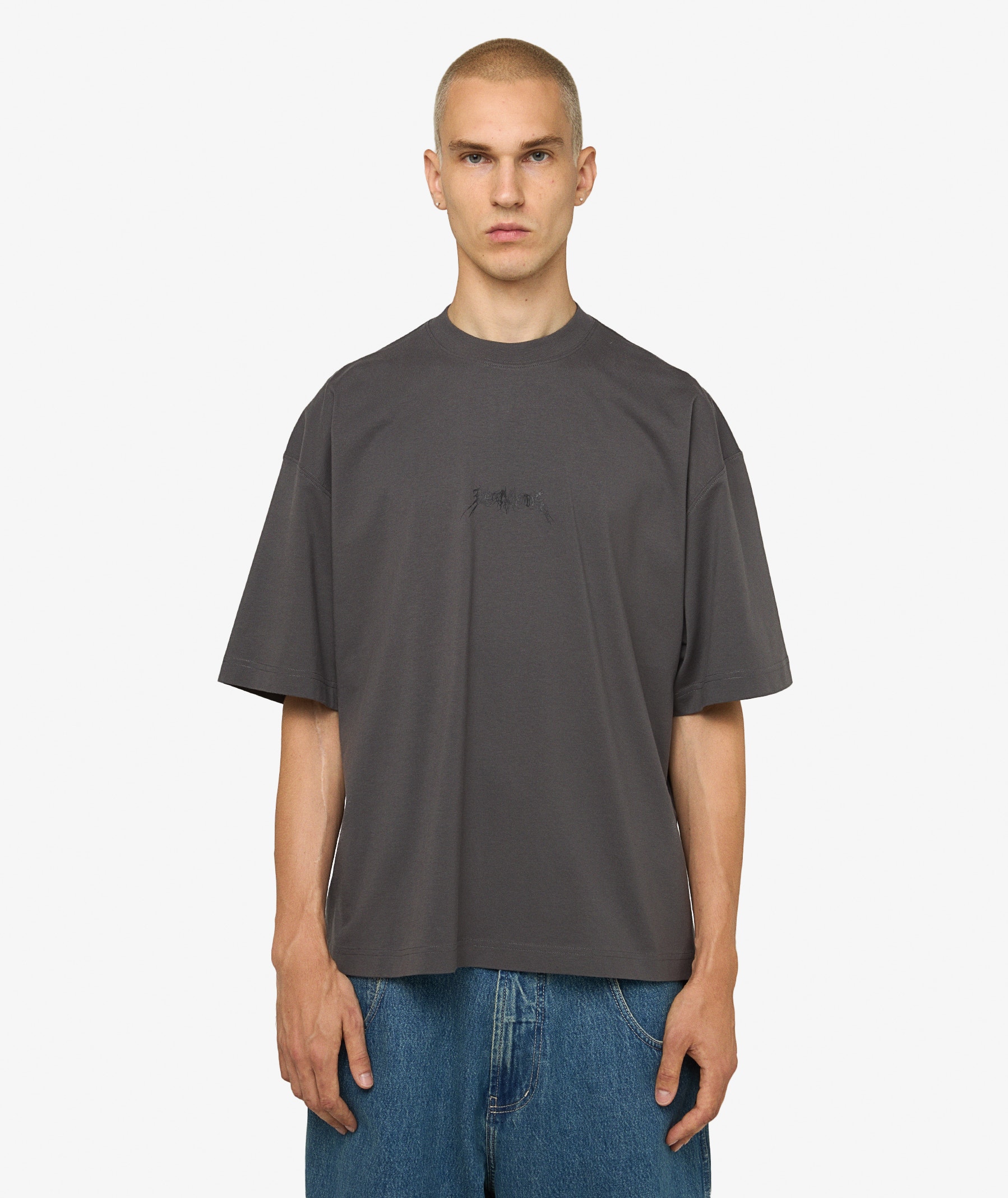 VETEMENTS Metal Logo Regular T-Shirt | Magnet | SVD USA