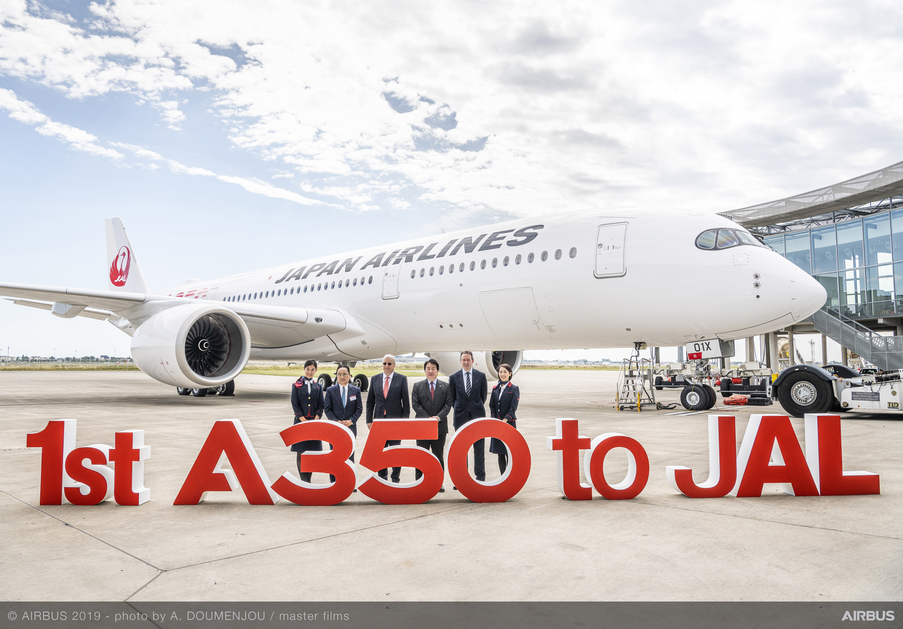 Japan Airlines takes delivery of first A350 XWB | Airbus