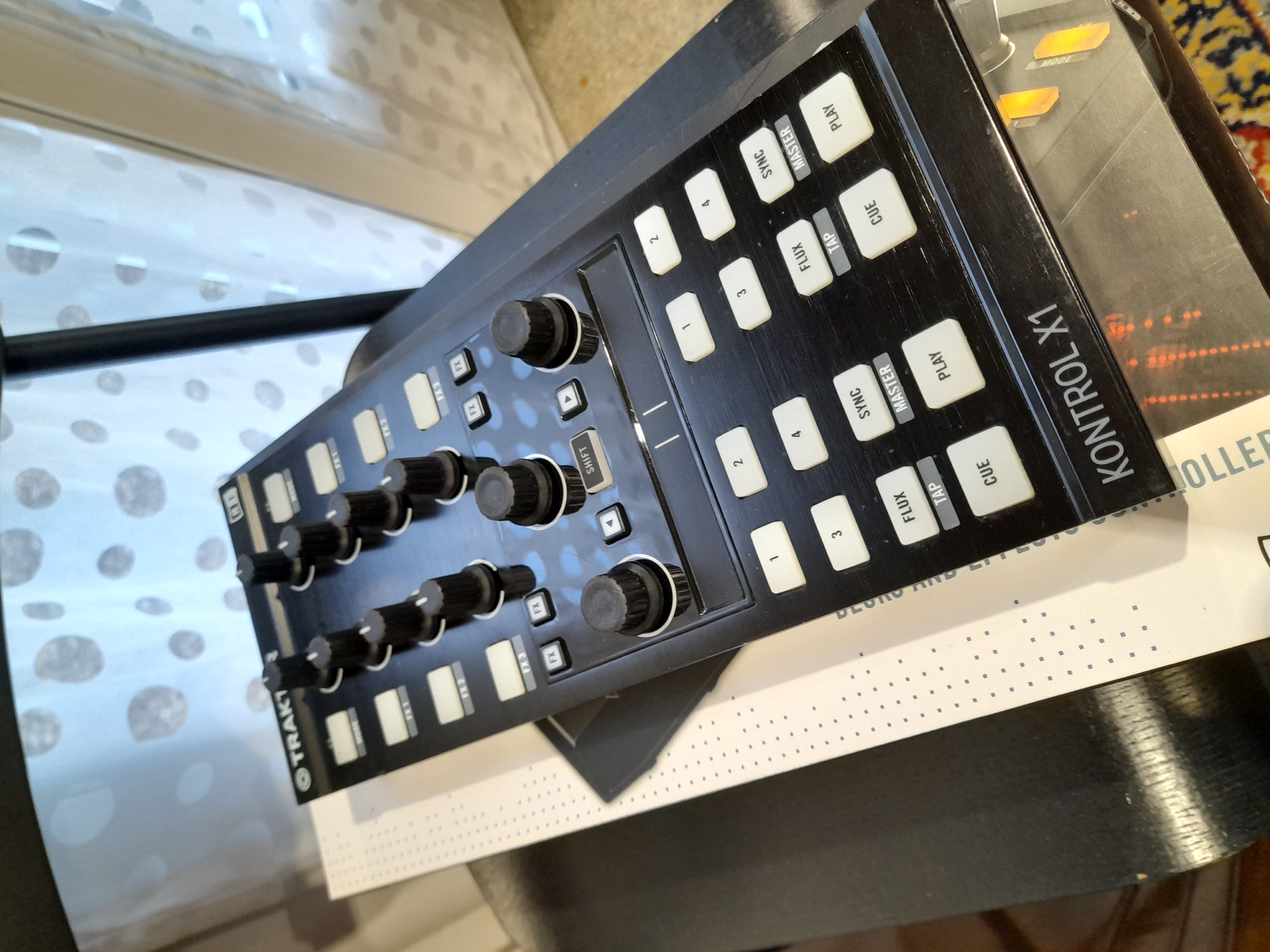 Traktor Kontrol X1 mk2 Native Instruments - Audiofanzine