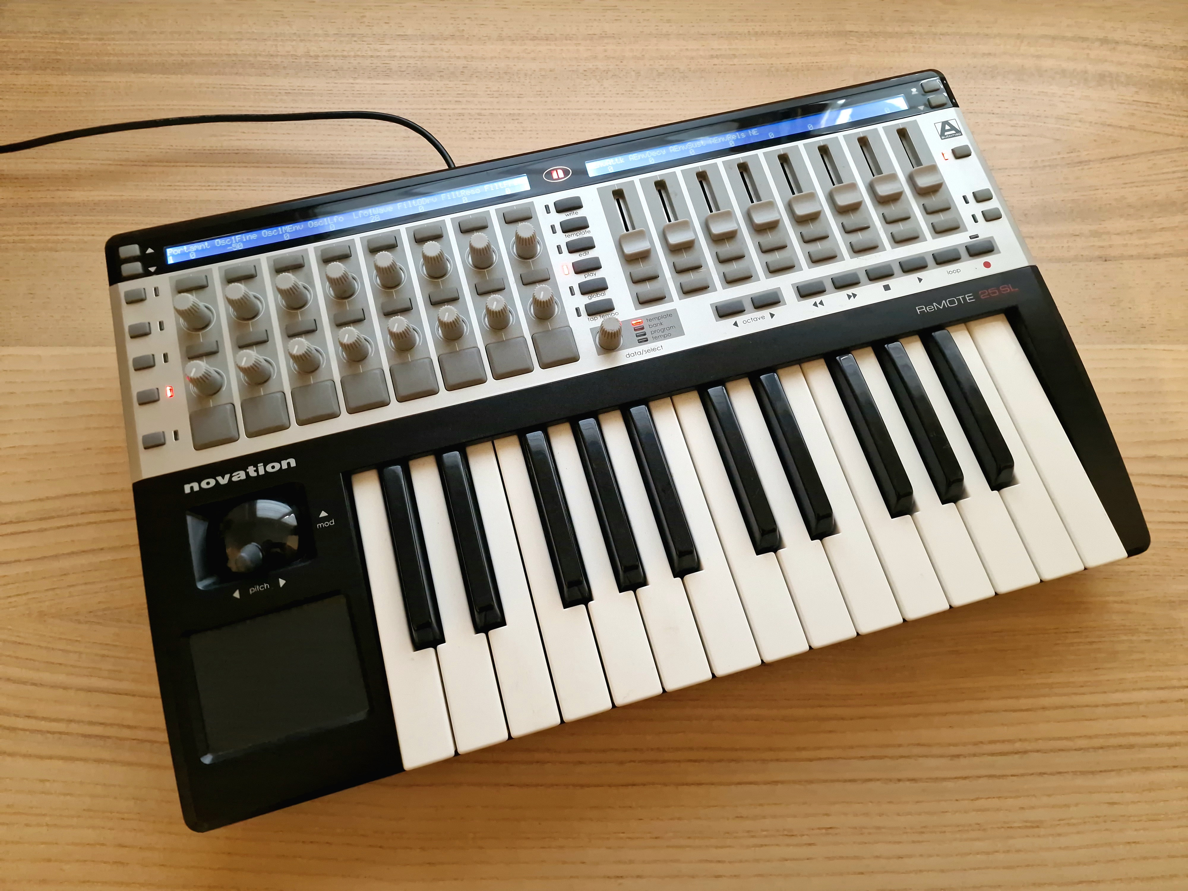 Remote 25 SL - Novation Remote 25 SL - Audiofanzine