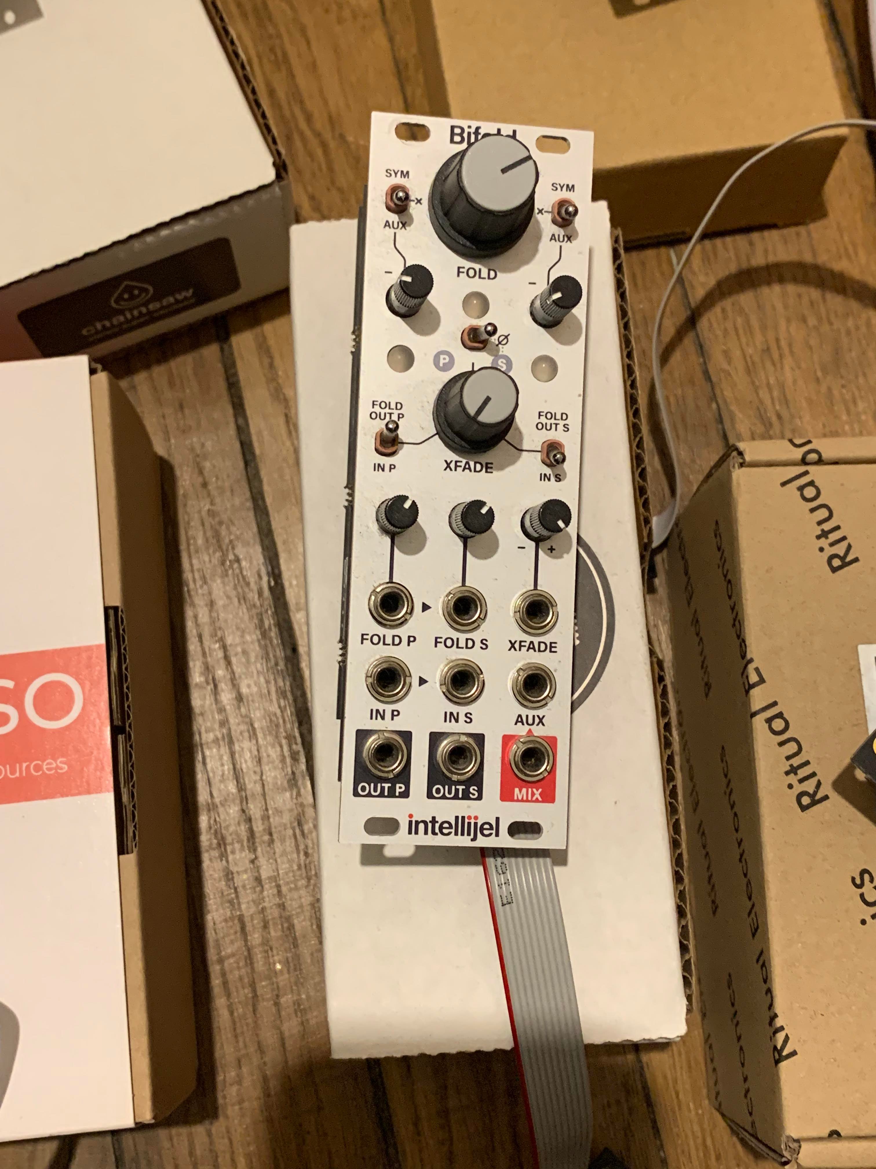 Intellijel Designs Mixup モジュラーシンセサイザー