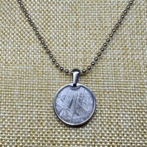 ギベオン隕石『鉄隕石』 | 流星や隕石によるアクセサリ加工・販売