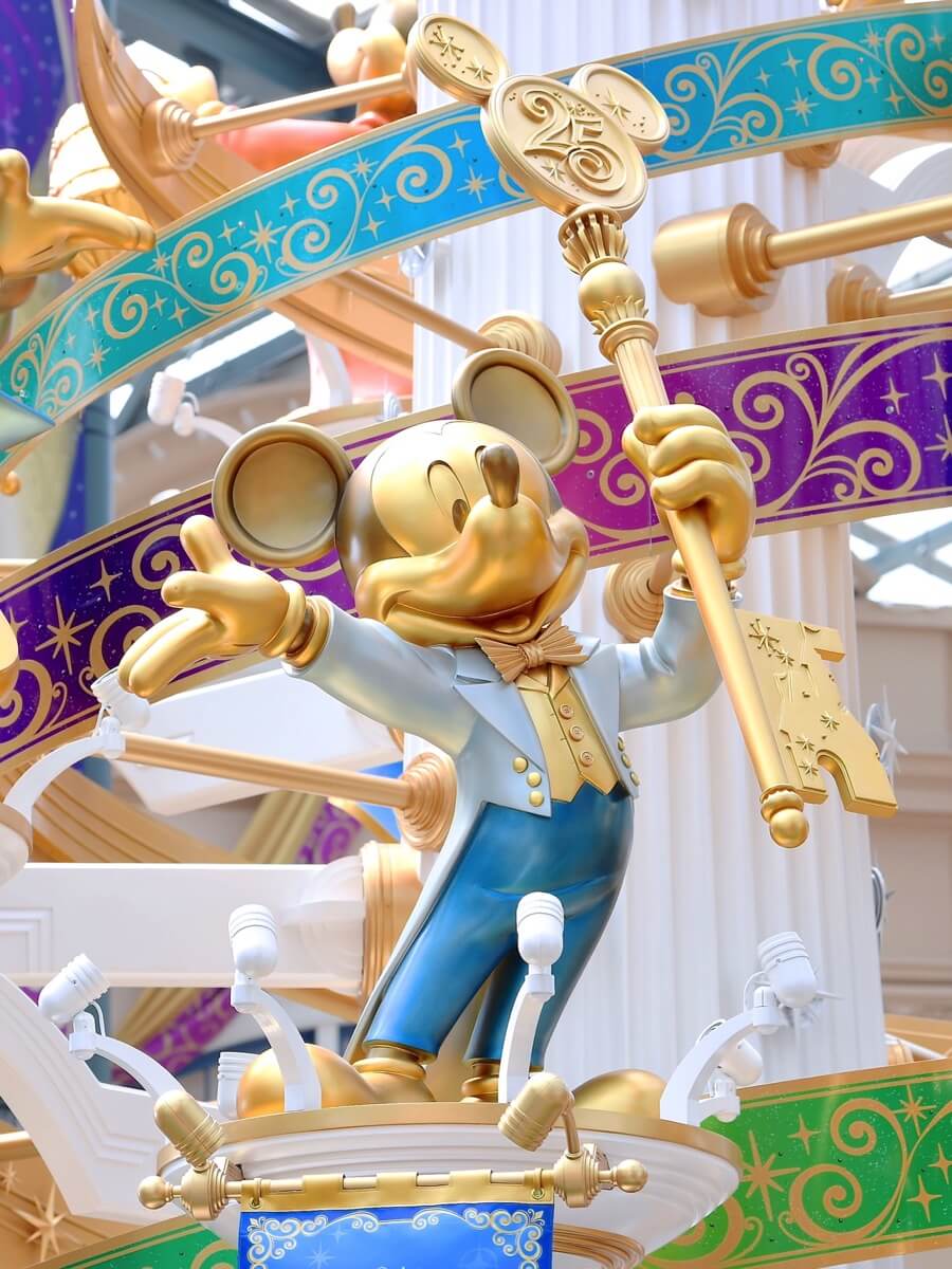 歴代ミッキー勢揃い！東京ディズニーリゾート35周年“Happiest