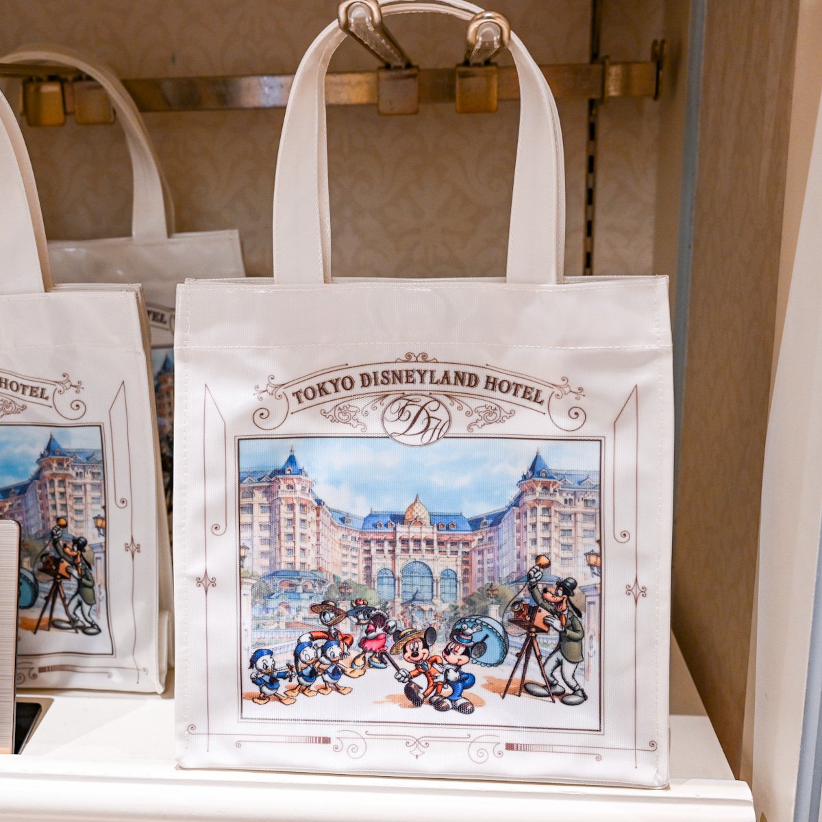 記念撮影をするミッキーたちがおしゃれ！東京ディズニーランドホテル