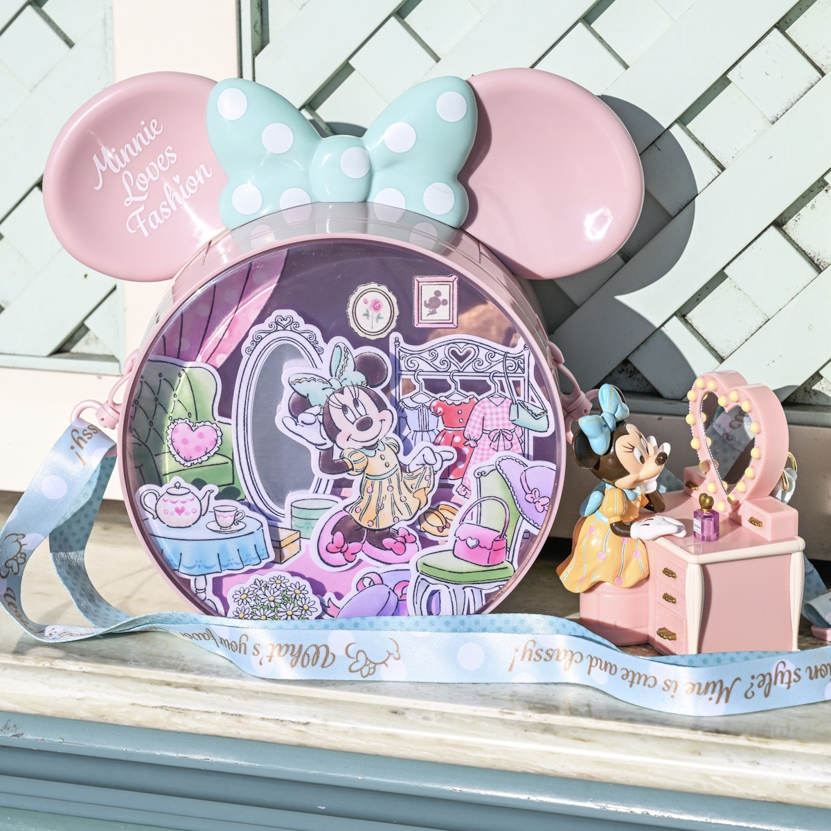 お洋服のコーディネートをするミニーマウスをデザイン！東京ディズニー