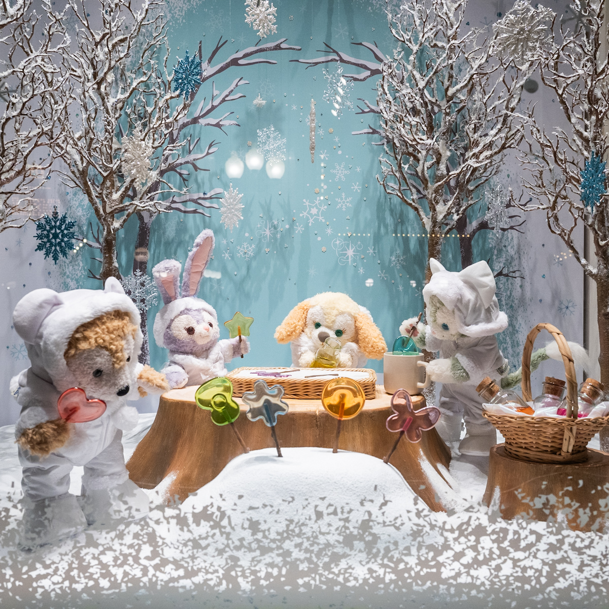 真っ白ふわもこコスチュームでキャンディーづくり！”ダッフィー