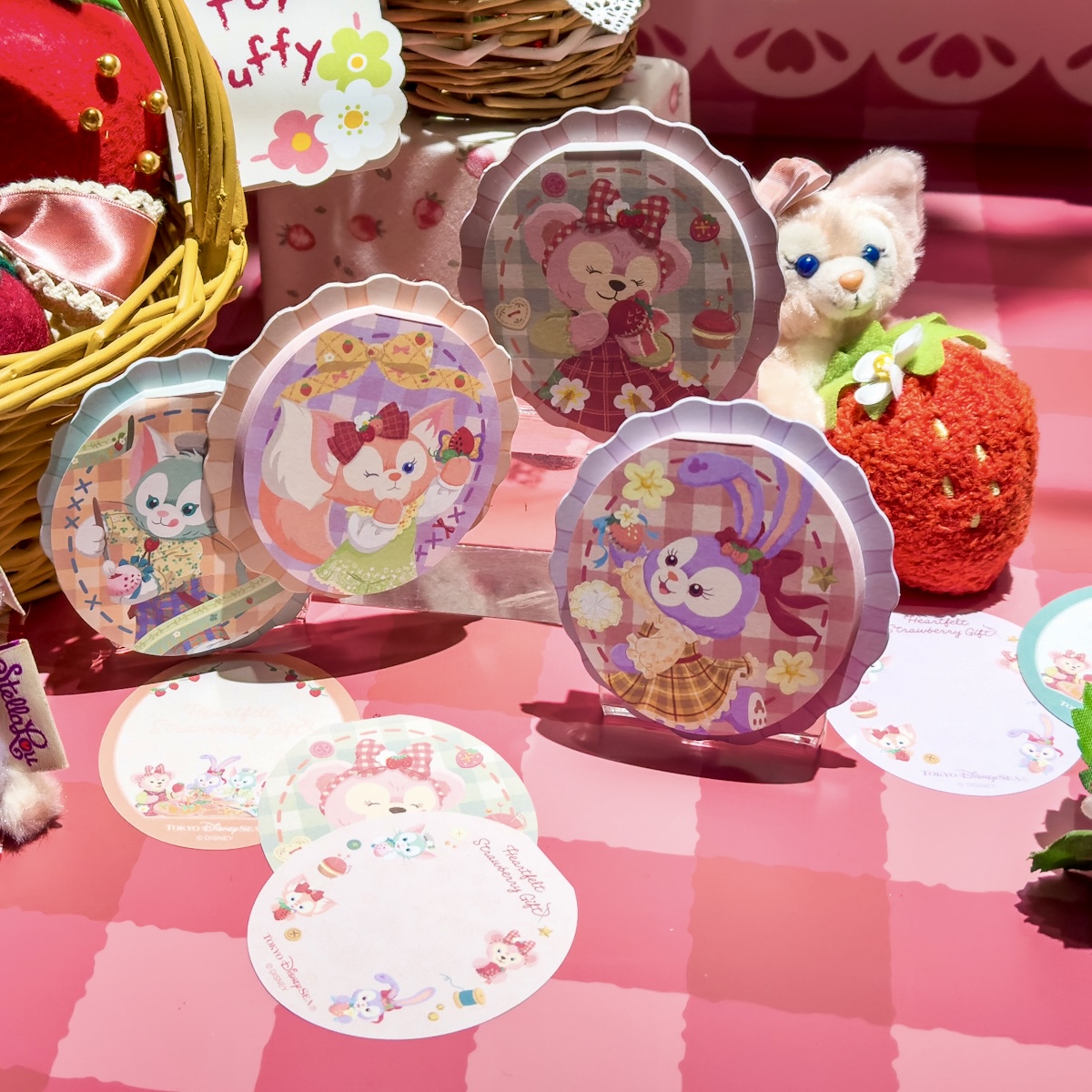 ♡ハートフェルトストロベリー♡ぬいぐるみバッヂ♡2024年♡タグ、値札