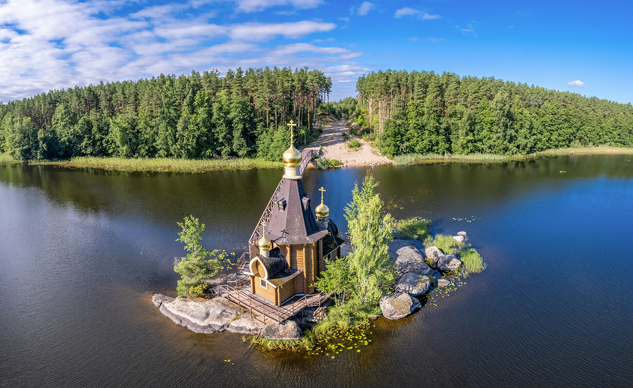 ロシアスケッチ教会川辺