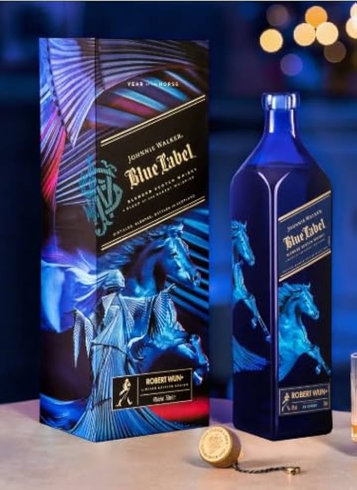 Amazon.co.jp: ジョニーウォーカー ブルーラベル イヤー オブ ザ