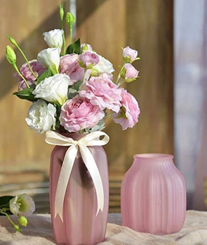 ピンクのガラス製の花瓶