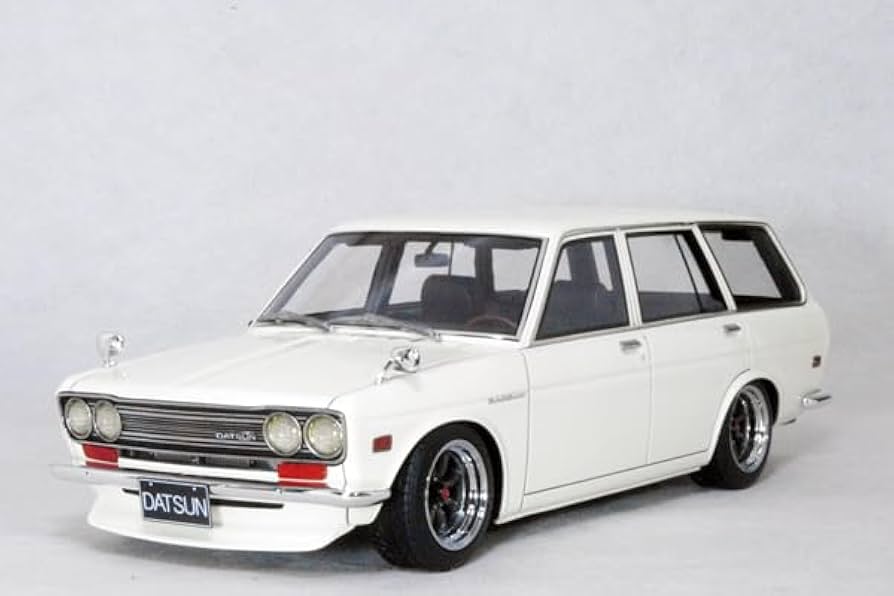 Amazon.co.jp: 1/18 Datsun Bluebird 510 Wagon/Ivory White DATSUN