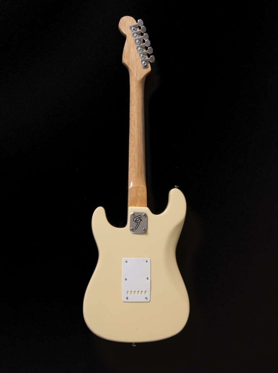 Amazon.com: Axe Heaven FS-013 Licensed Fender Stratocaster Cream