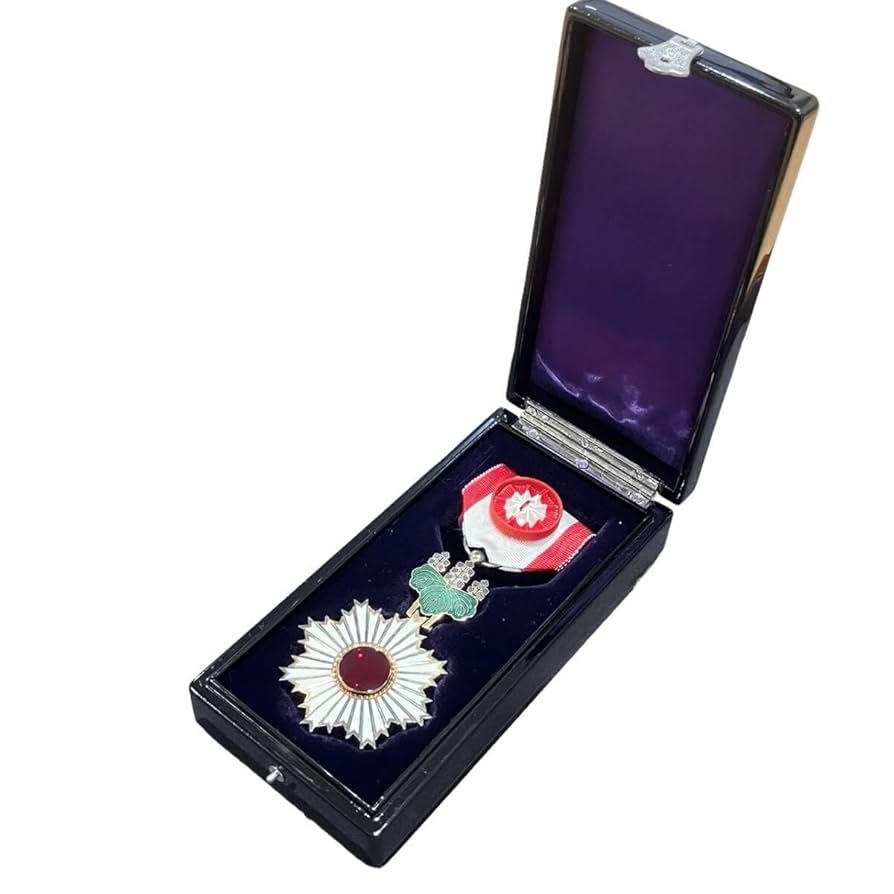 D66 勲章 勲四等旭日小綬章 外箱付 Amazon.co.jp: 勲四