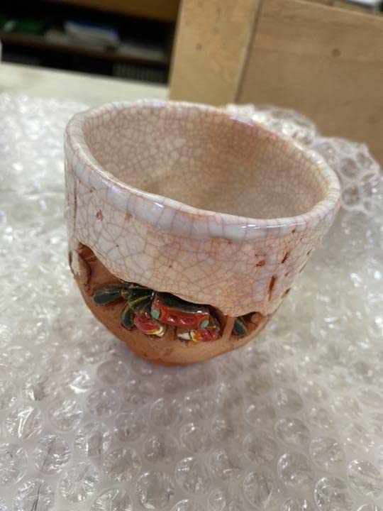 楽山焼 天神蟹精密彫 古美術品 湯呑み ぐい呑み 楽山焼 蟹 Amazon.