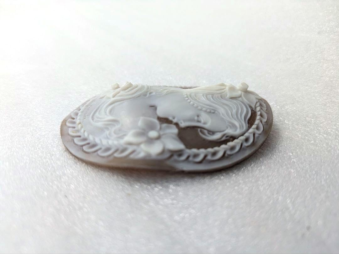 天然シェル カメオ 彫刻 女性の横顔 花付き ルース 鑑別書付 シェル
