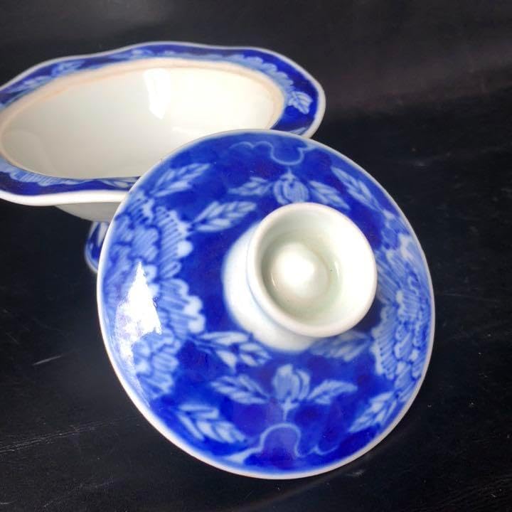 伊万里焼の作家物◼️かなり可愛い波打ったフタ付きの陶器、古美術品