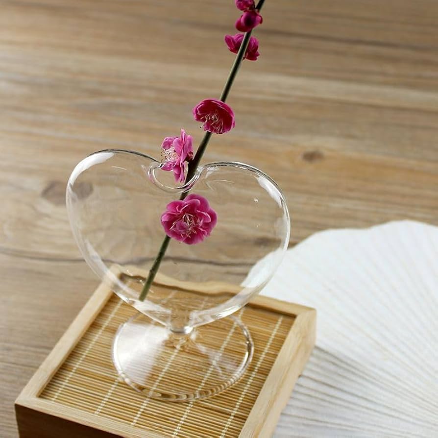 フェントン】 透明のピンクガラスに手書きの小さな花柄が可愛い