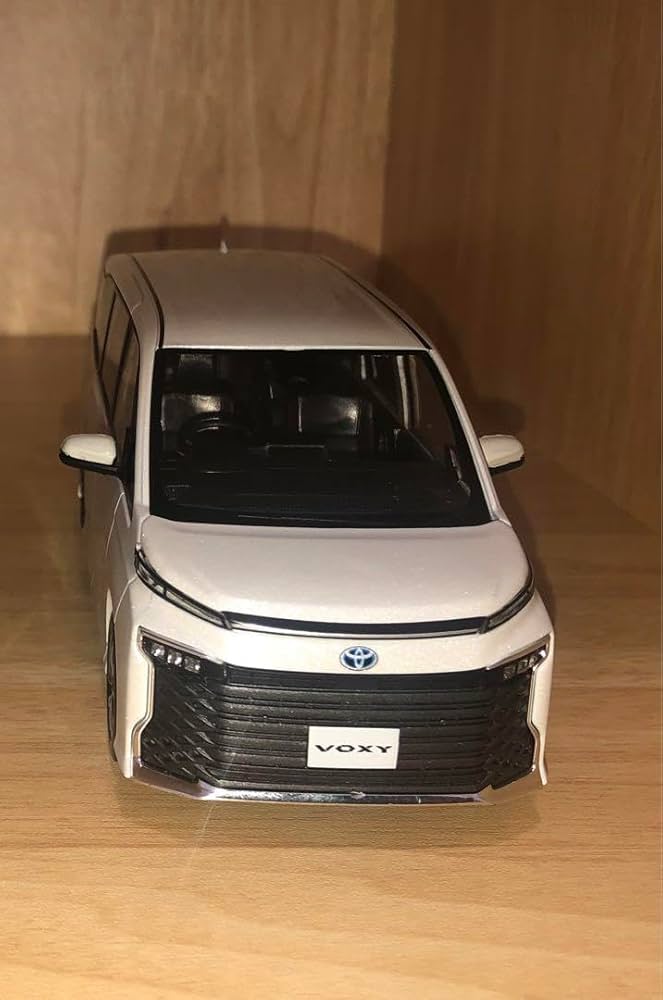 Amazon | トヨタ 新型 90 ヴォクシー 白 カラーサンプル 1台