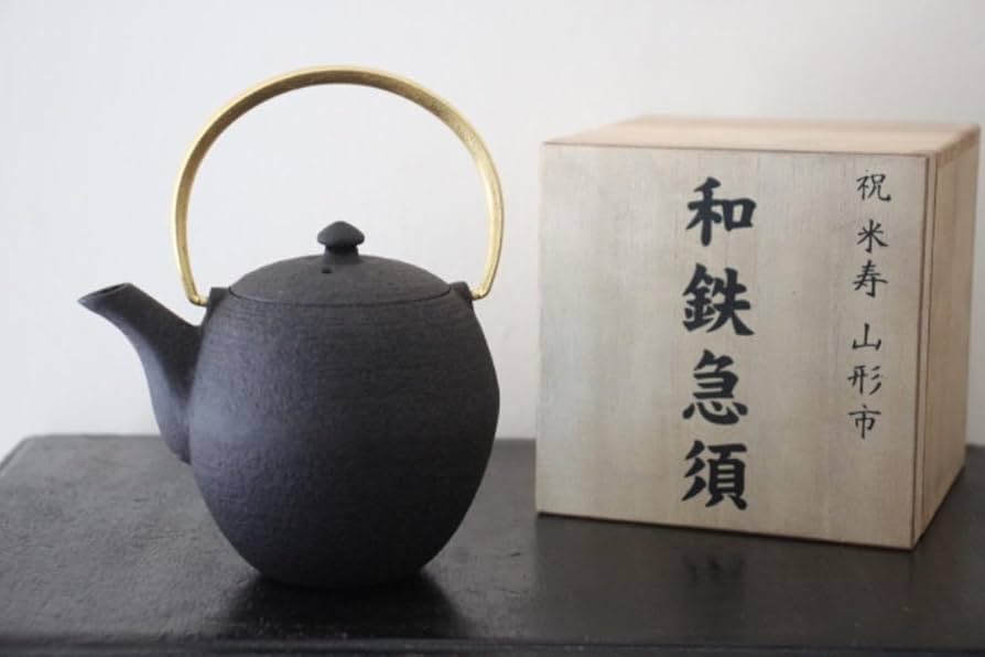 菊地保寿堂 奥山清行デザイン ティーポット よほうS 鉄瓶敷き