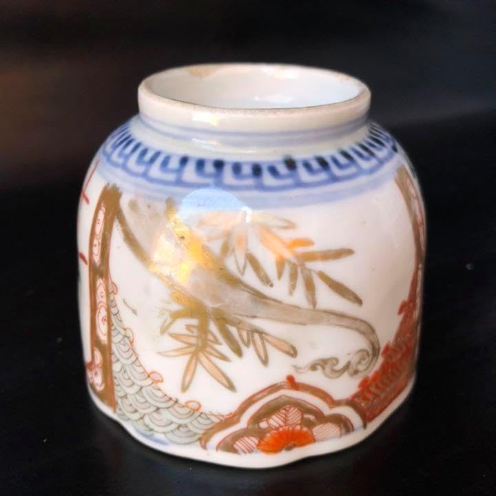 美しい古美術品◼️蔵から見事にくねくねした雰囲気の良い茶碗が出てき