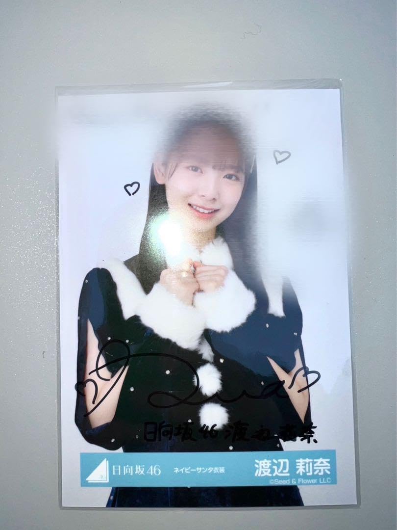 日向坂46 小西夏菜実 直筆サイン ネイビーサンタ衣装 ヨリ 【公式通販】