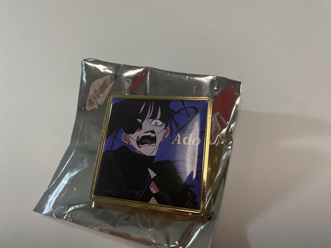 Ado うきうきピンバッジ 【公式通販】