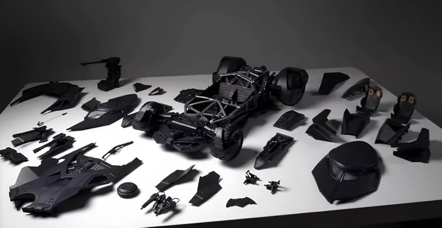 Amazon | 喜玩社 バットモービル 1/12 機甲 長さ50cm 内部構造付き