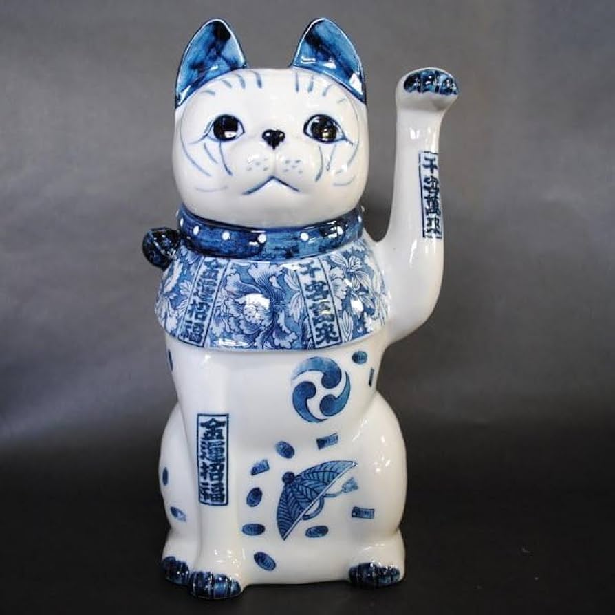 Amazon.co.jp: 瀬戸焼 招き猫 日本製 染付猫磁器ホワイト柄(中) 23.5
