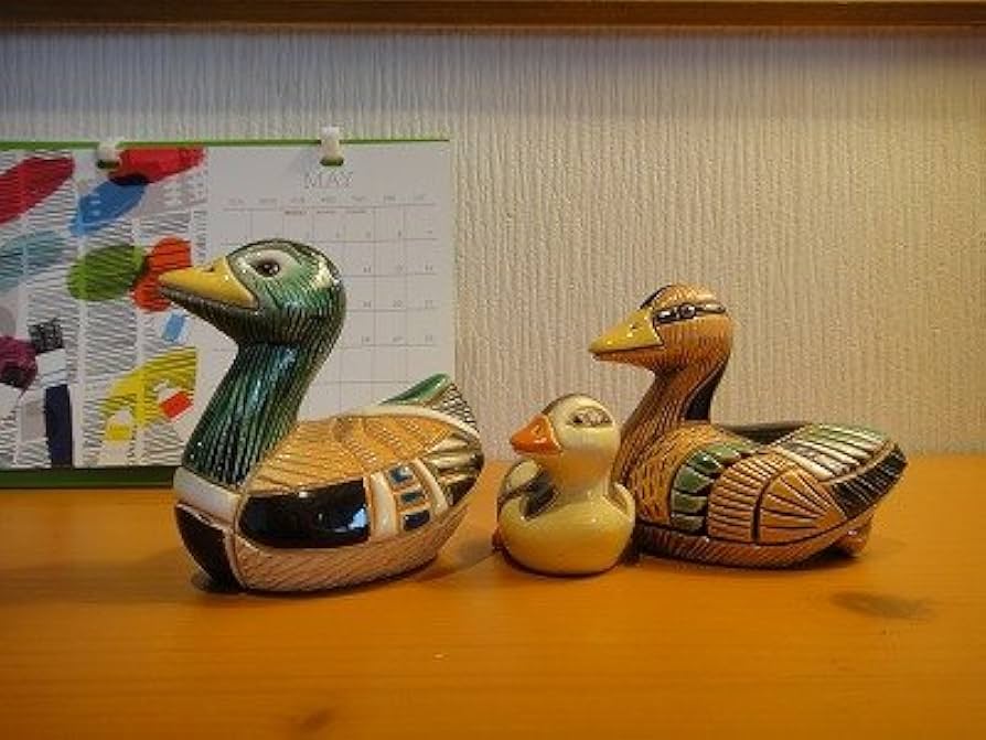 少女と鴨の陶器置物 約20cm 少女と鴨の陶器置物 約20cm