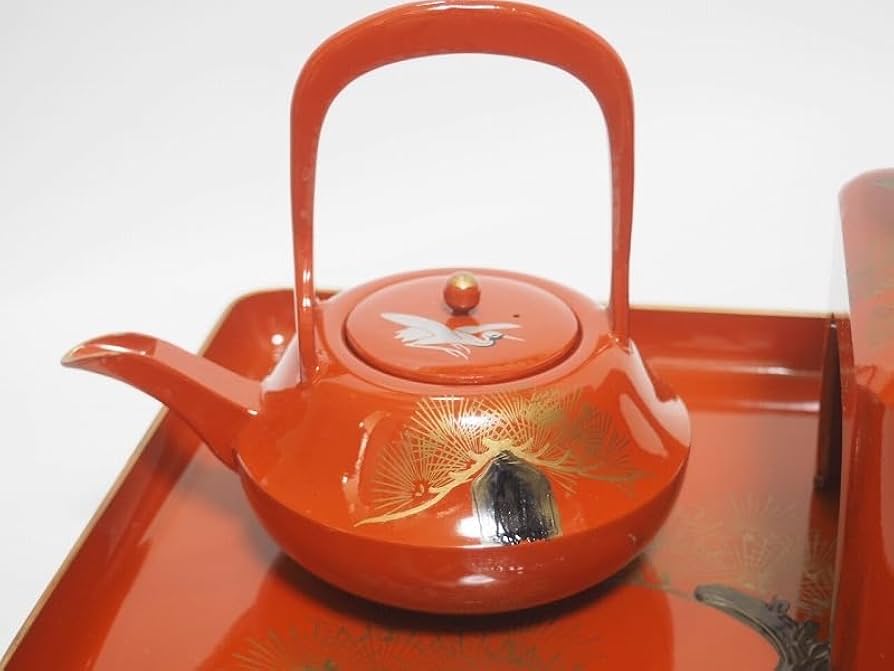 Amazon.co.jp: C0327 洗朱 錆松鶴図 屠蘇器 四ツ揃 箱付 神具 酒器
