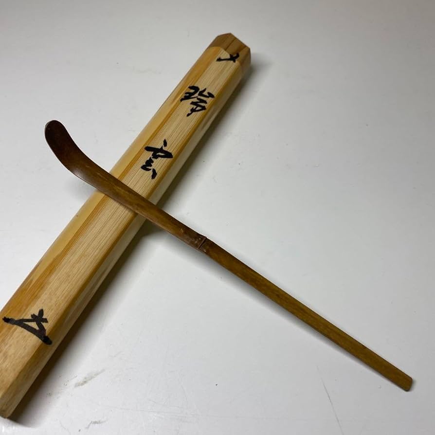 Amazon.co.jp: 茶道具宗竹造 シミ竹茶杓 積應書付 銘『瑞雲』共箱