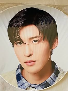 Amazon.co.jp: Snow Man 【 ジャンボうちわ （ 目黒蓮 ） 】 LIVE TOUR