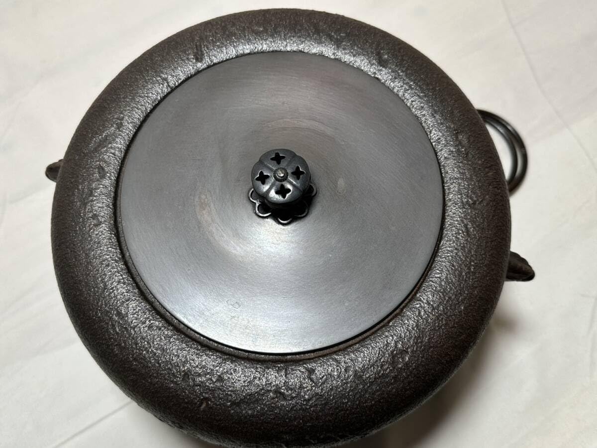 茶釜 吉羽與兵衛作 真形釜 徳力富吉郎作の鎧兜の版画付