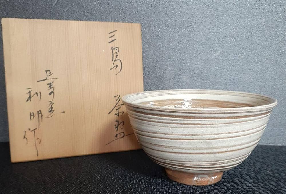 Amazon.co.jp: 伊藤利明作 三島茶碗 花三島茶碗 刷毛目茶碗 共箱