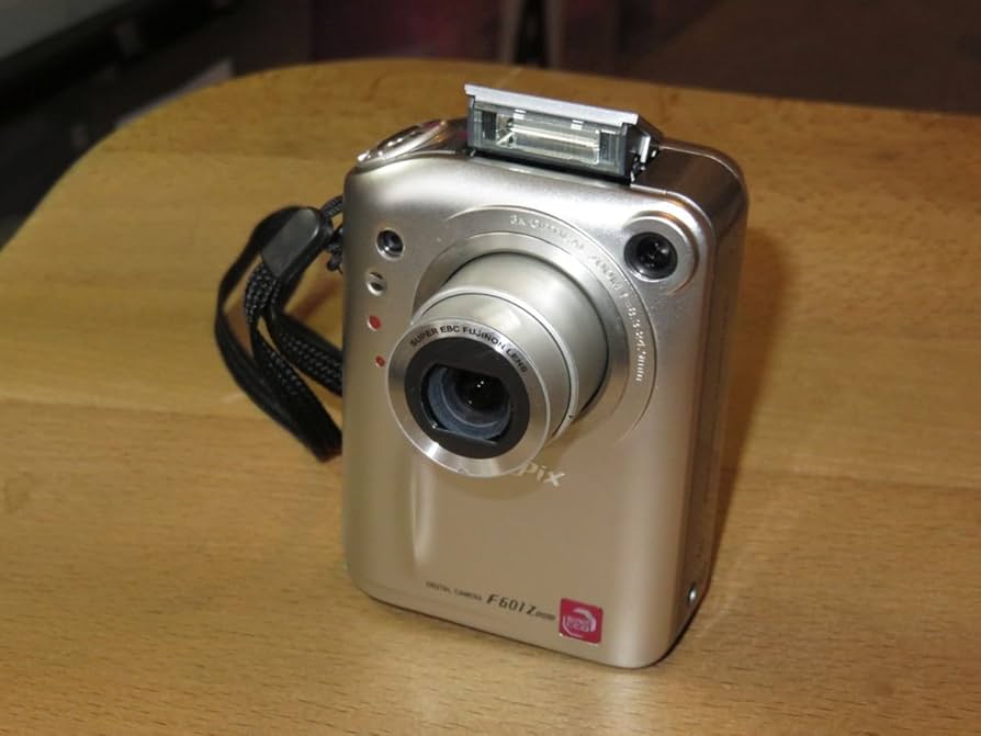 Fujifilm FinePix F601 コンパクトデジタルカメラ 富士フイルム