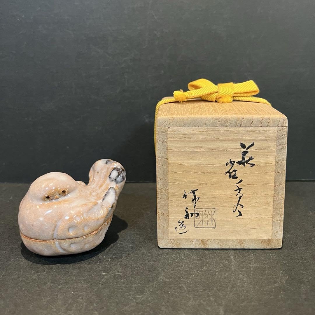 十代 三輪休雪 萩焼獅子置物 共箱 十代 三輪休雪 萩焼獅子置物 共箱