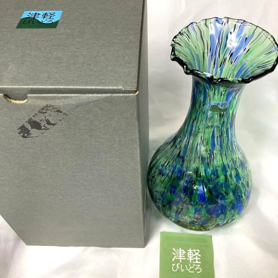 影まで色鮮やかで美しい。青森の伝統的なガラス工芸【津軽びいどろ