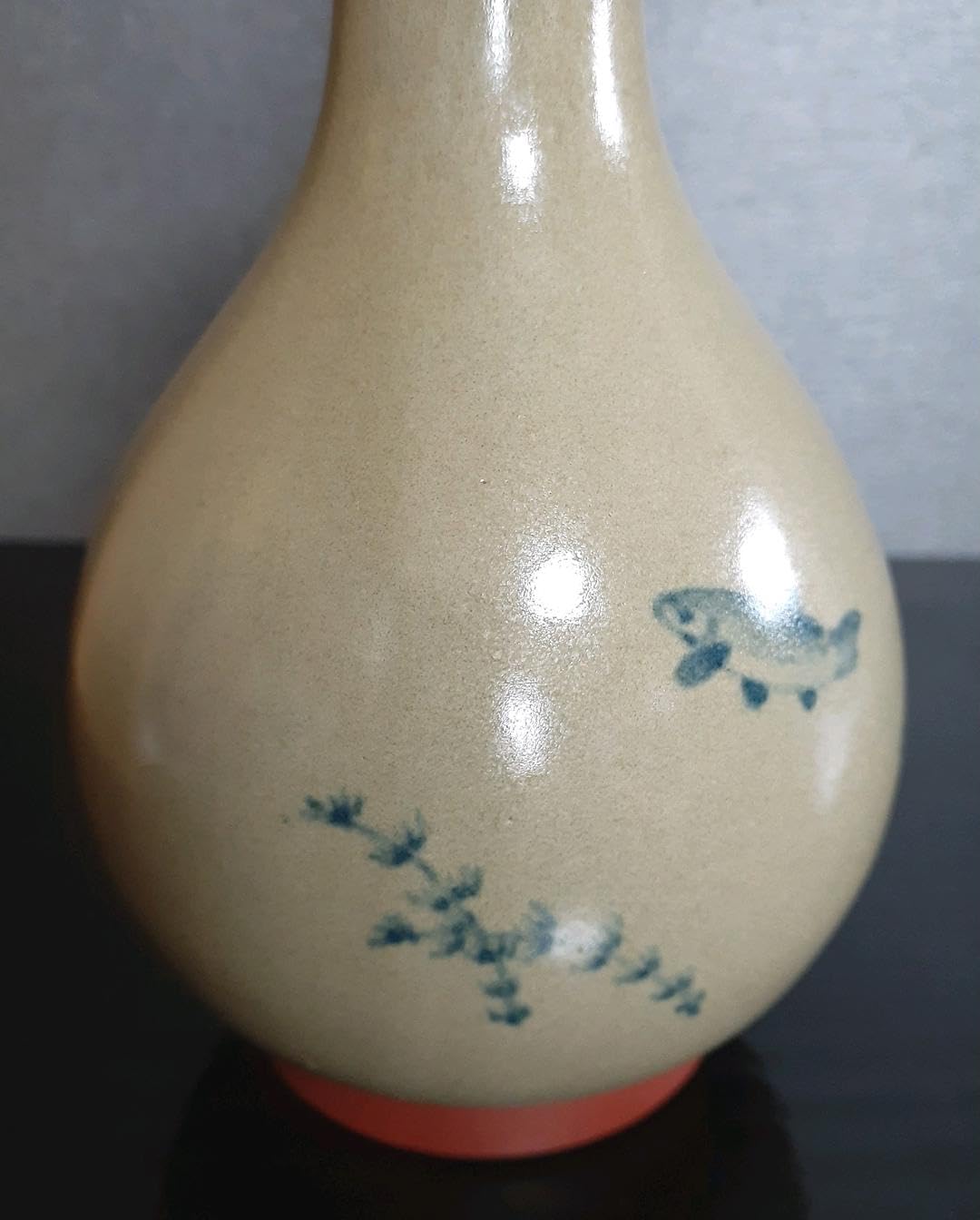 Amazon.co.jp: 人間国宝 佐渡 無名異焼五代伊藤赤水造 染付 水藻に魚の