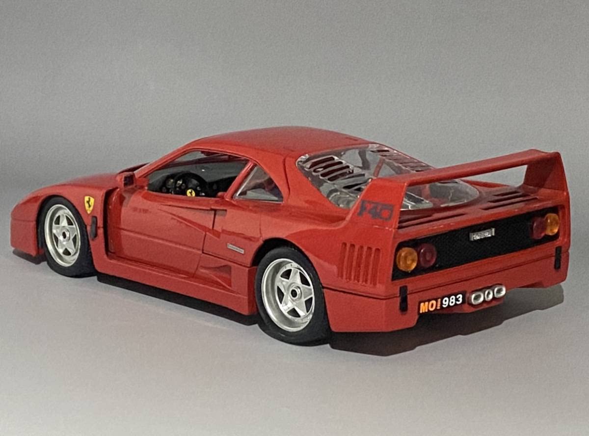 BURAGO ブラーゴ社 フェラーリ F40 1/18スケールイタリア製 1/18