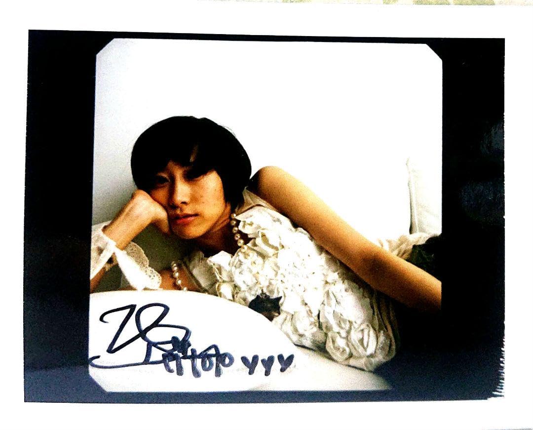 tripleS VV Kaede カエデ 直筆 サイン ポラロイド チェキ ポラ tripleS