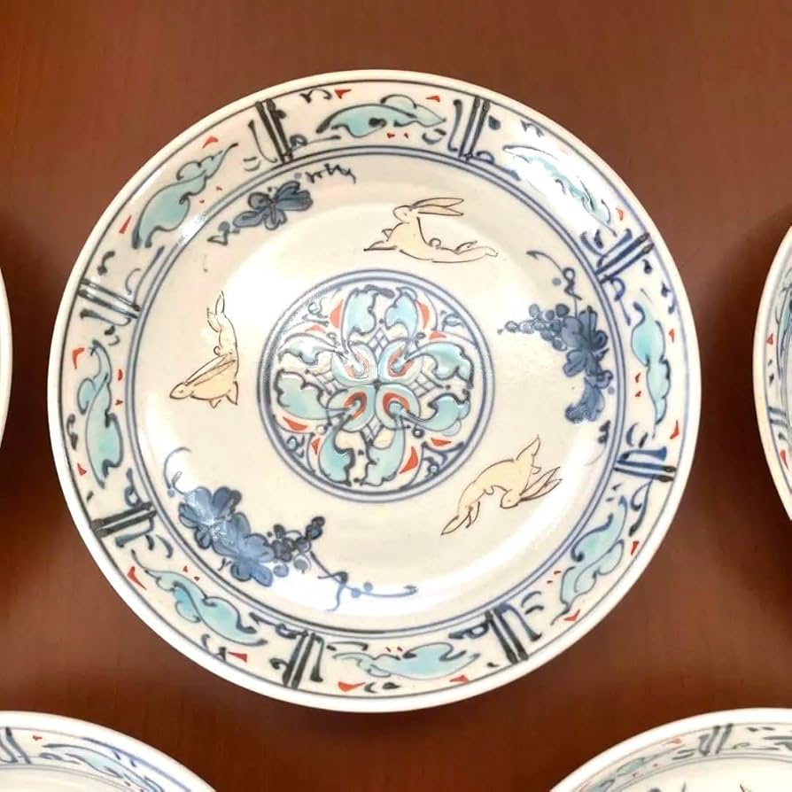 Amazon.co.jp: 有田焼 谷鳳窯 宮崎祐輔作 染錦花兎文 皿 桐箱入 銘々皿