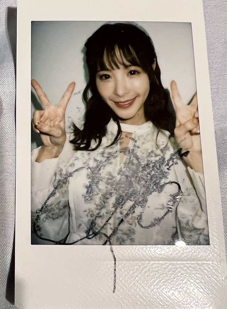 Amazon.co.jp: 桃乃木かな○直筆サイン入り写真集「セヴン」&イベント