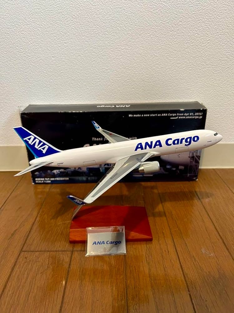 Amazon.co.jp: ANA Cargo ボーイング767-300 模型 scale1:200 : おもちゃ